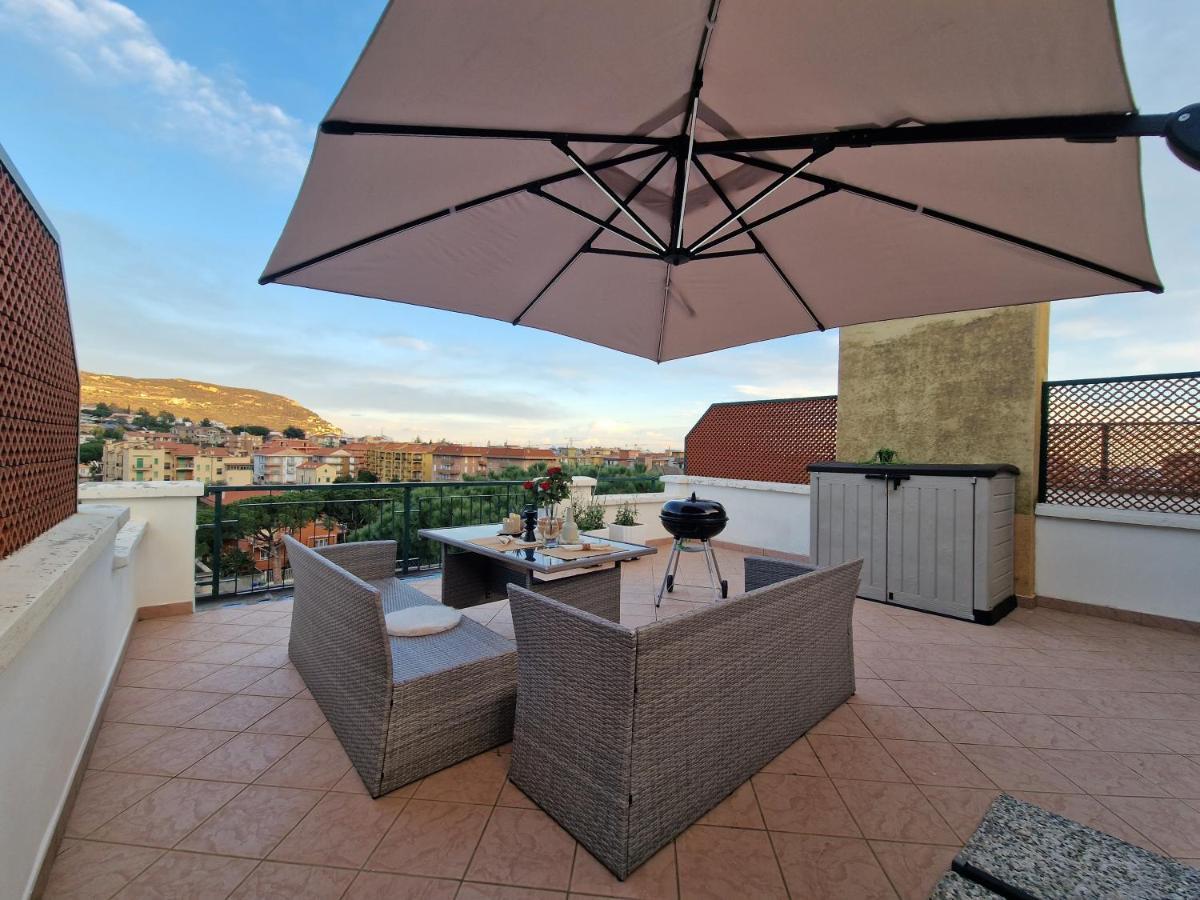 Апартаменты 650 Metri Dal Mare - Wifi - Terrazzo - Piscina - A/C Пьетра-Лигуре Экстерьер фото