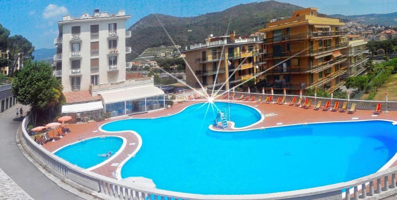 Апартаменты 650 Metri Dal Mare - Wifi - Terrazzo - Piscina - A/C Пьетра-Лигуре Экстерьер фото