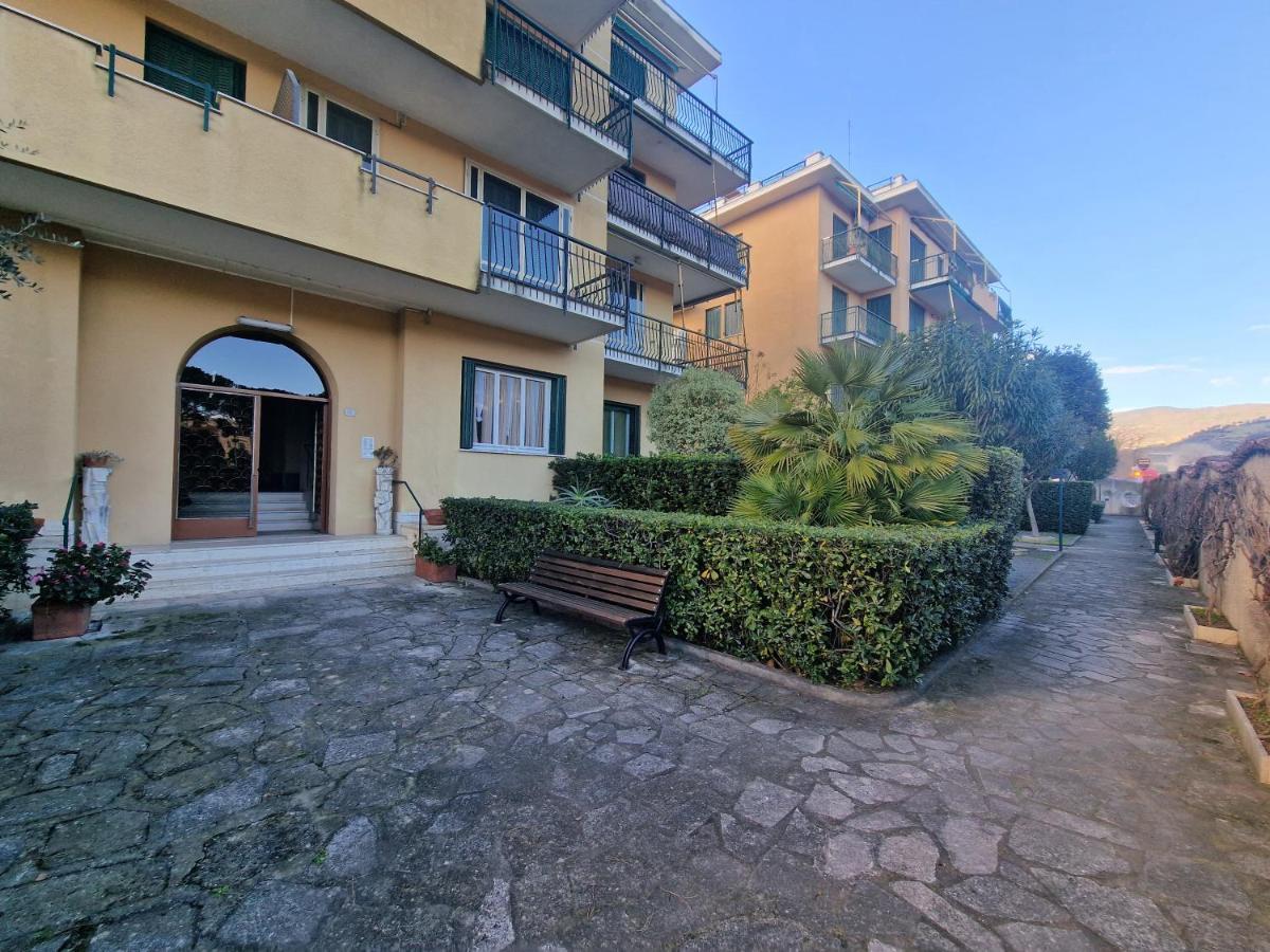 Апартаменты 650 Metri Dal Mare - Wifi - Terrazzo - Piscina - A/C Пьетра-Лигуре Экстерьер фото